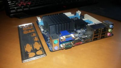 Лот: 7579222. Фото: 1. Материнская плата Gigabyte GA-C1037UN-EU... Материнские платы