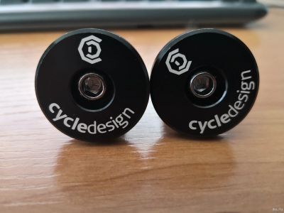 Лот: 16229303. Фото: 1. Заглушки на руль алюминиевые Cycledesign. Запчасти
