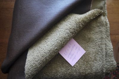 Лот: 7548470. Фото: 1. Отрез -искусственная кожа на искусственном... Другое (домашний текстиль)