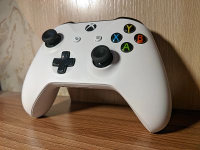Лот: 17132952. Фото: 1. Оригинал Геймпад Xbox One Обмен. Аксессуары для игровых приставок, консолей, геймпады