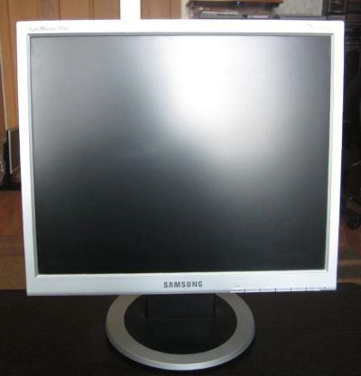 Лот: 8610353. Фото: 1. Samsung SyncMaster 710N. ЖК-мониторы