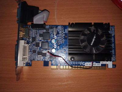 Лот: 18952959. Фото: 1. Видеокарта gigabyte GeForce 210... Видеокарты