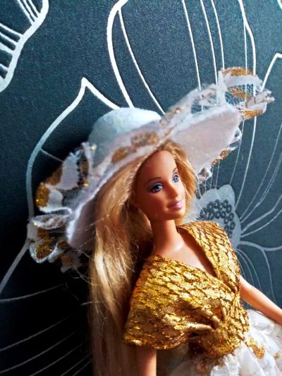 Лот: 19921209. Фото: 1. Кукла. Барби в шляпке, 90-е годы... Куклы и аксессуары