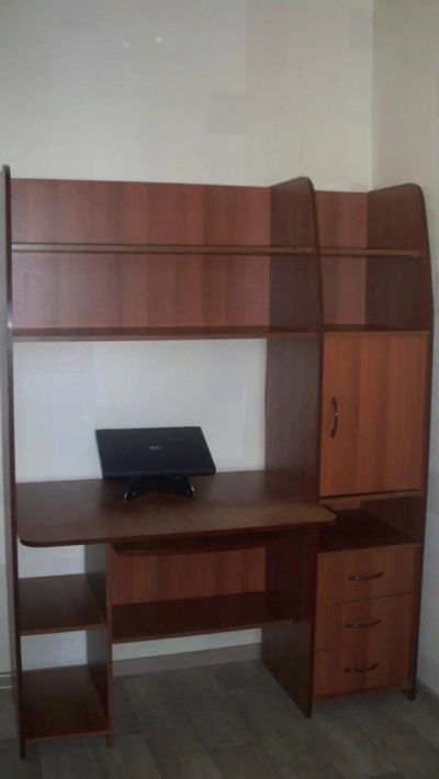 Лот: 4424363. Фото: 1. Стол для школьника. Компьютерные и письменные столы