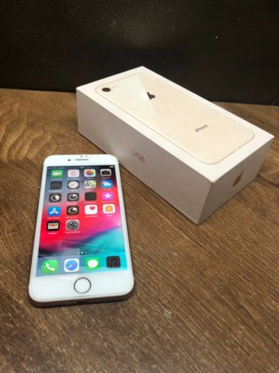 Лот: 14018696. Фото: 1. Смартфон Apple iPhone 8 64 Gb... Смартфоны