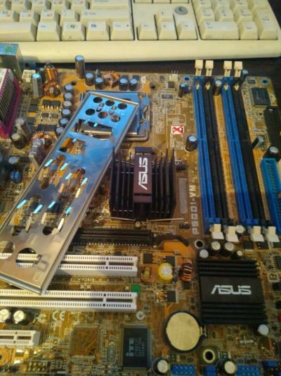 Лот: 12463424. Фото: 1. Asus P5GD1-VM (неисправна). Материнские платы