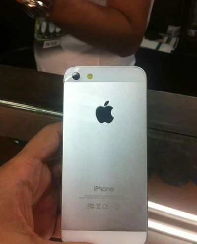 Лот: 5923514. Фото: 1. Iphone 5 64gb white. Смартфоны