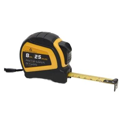 Лот: 25260371. Фото: 1. Рулетка ALUKOMTOOLS 8 м х 25 мм... Ручной инструмент