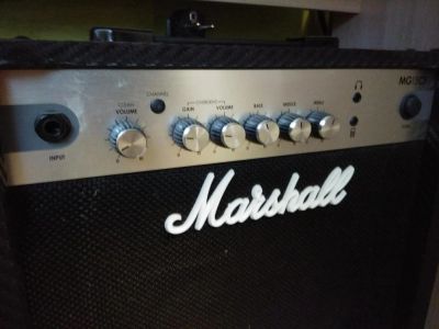 Лот: 10977929. Фото: 1. Marshall MG15CF 2 канальный. Гитарные эффекты и комбоусилители