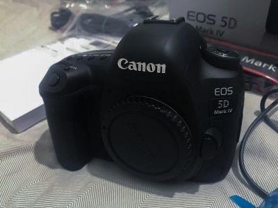 Лот: 10584152. Фото: 1. Canon EOS 5D Mark IV Body (Как... Цифровые зеркальные
