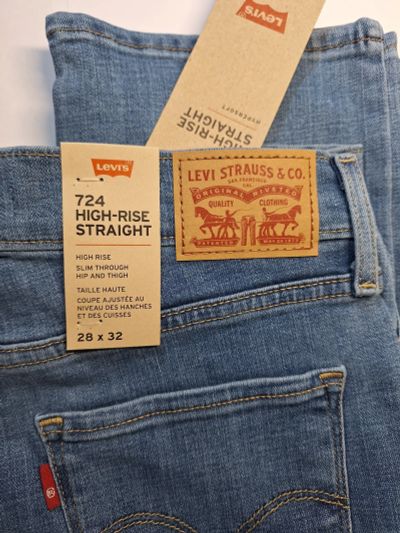 Лот: 20530812. Фото: 1. Женские джинсы Levis 724 HIGH-RISE... Джинсы