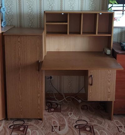 Лот: 22847549. Фото: 1. Стол письменный. Компьютерные и письменные столы