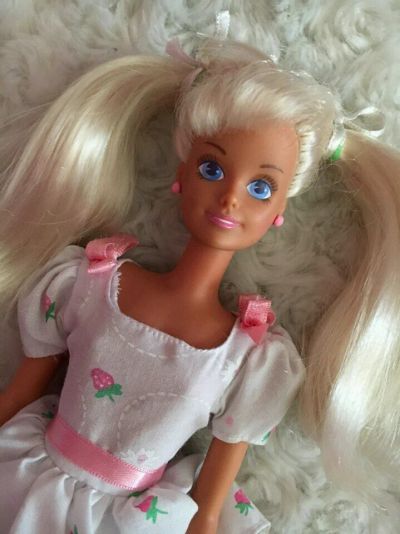 Лот: 9563663. Фото: 1. Кукла Sindy Party Girl 1988. Куклы и аксессуары