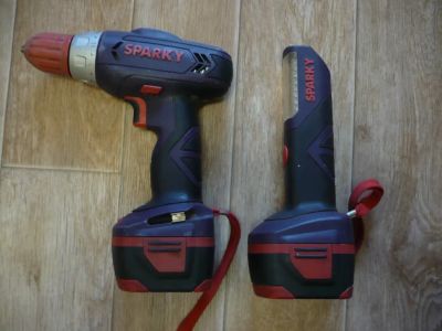 Лот: 20222345. Фото: 1. Шуруповерт и фонарь Sparky. Электроинструмент