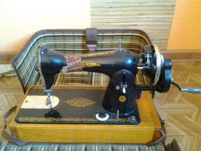 Лот: 4051721. Фото: 1. Швейная машинка (даже шьет). Швейная, вязальная