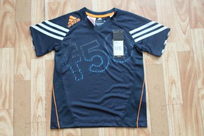 Лот: 4777191. Фото: 1. Футболка Adidas, фирменная, р... Свитера, худи, толстовки
