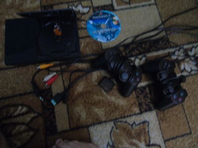 Лот: 5876357. Фото: 1. SonyPlaystation 2 + два джойстика... Игровые приставки, консоли