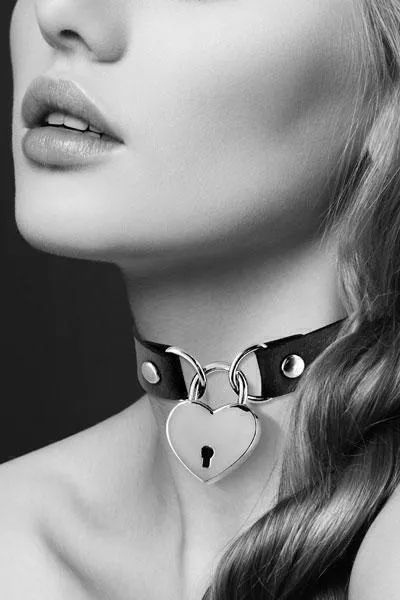 Лот: 24249685. Фото: 1. Чокер с замком сердце COLLIER... Эротическое бельё