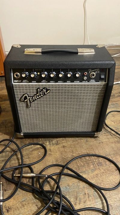 Лот: 20316666. Фото: 1. Fender Frontman 15R комбик(комбоусилитель... Гитарные эффекты и комбоусилители