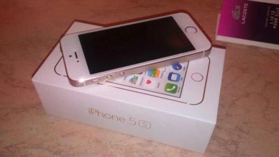 Лот: 10946240. Фото: 1. IPhone 5S Gold 32gb. Смартфоны
