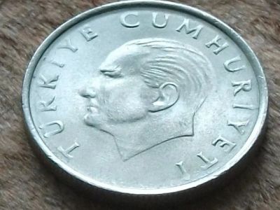 Лот: 11907902. Фото: 1. Монета 50 лир Турция 1987 портрет... Ближний восток