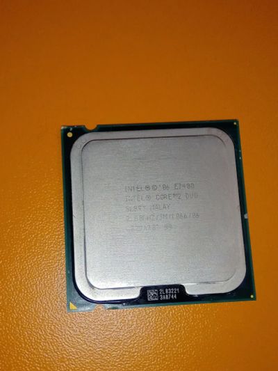 Лот: 20019619. Фото: 1. Процессор Intel E7400. Процессоры