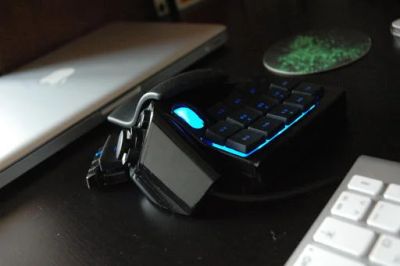 Лот: 6015759. Фото: 1. Игровой блок Razer Nostromo. Клавиатуры и мыши