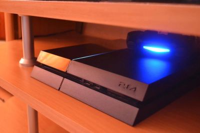 Лот: 6036451. Фото: 1. Sony PlayStation 4 (PS4) + крутой... Игровые приставки, консоли