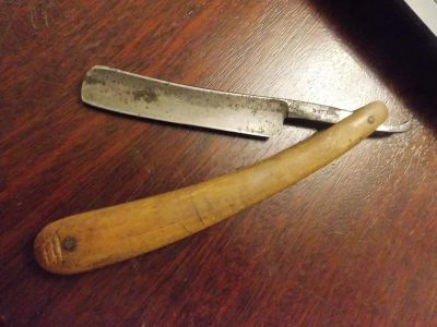 Лот: 4890836. Фото: 1. Опасная бритва с деревянной ручкой... Орудия труда