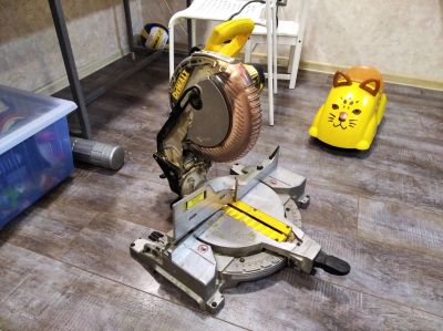 Лот: 16422898. Фото: 1. Торцовка dewalt DWS 713. Электроинструмент