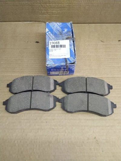 Лот: 21413590. Фото: 1. тормозные колодки Mitsubishi L200. Тормозная система