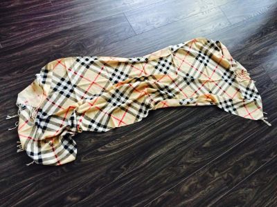 Лот: 4676656. Фото: 1. женский палантин Burberry БУ. Накидки, шали, палантины