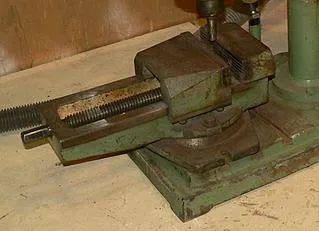 Лот: 19470783. Фото: 1. Тиски станочные. Ручной инструмент