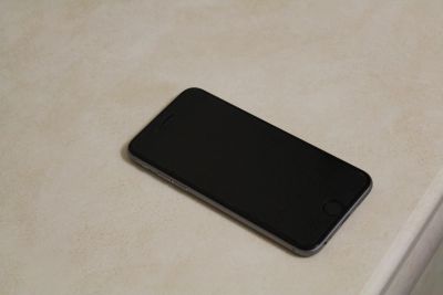 Лот: 6978722. Фото: 1. Iphone 6 16gb(space gray)на гарантии. Смартфоны