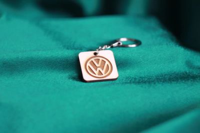 Лот: 8907526. Фото: 1. Деревянный брелок VolksWagen. Брелоки для ключей