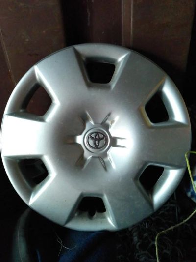 Лот: 8994095. Фото: 1. Оригинальные колпаки R15 Toyota. Другое (оснащение, оборудование, аксессуары)