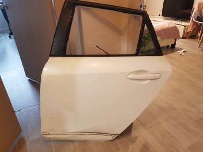 Лот: 21725174. Фото: 1. Задняя левая дверь Mazda axela... Кузов