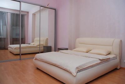Лот: 7591801. Фото: 1. Сдам 1-комнатную квартиру Планета. Квартиры, гостиницы