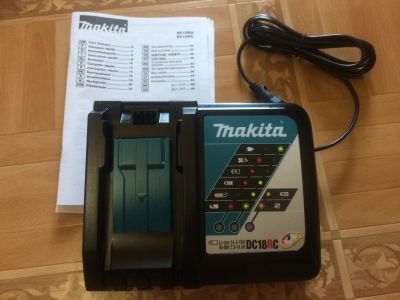 Лот: 16417242. Фото: 1. зарядное устройство makita. Другое (инструмент и расходные)