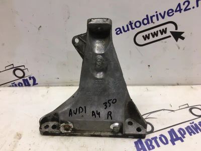 Лот: 21715734. Фото: 1. кронштейн двигателя Audi A4 8D5. Двигатель и элементы двигателя
