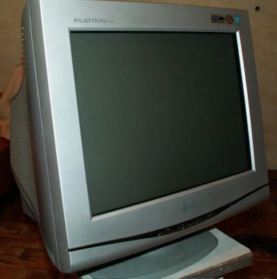 Лот: 3368530. Фото: 1. Монитор LG Flatron F700P. ЭЛТ-мониторы