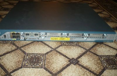 Лот: 3395946. Фото: 1. Маршрутизатор CISCO2801. Маршрутизаторы (роутеры)