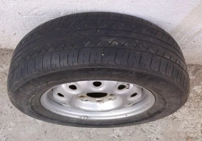 Лот: 11524309. Фото: 1. Шина Bridgestone B700 на диске... Шины на дисках