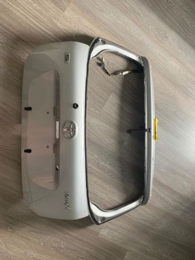 Лот: 16058009. Фото: 1. Багажная дверь toyota runx. Кузов