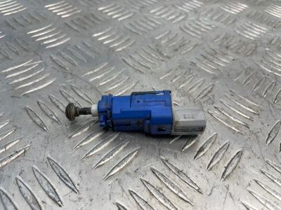 Лот: 25132960. Фото: 1. концевик педали сцепления Renault... Другое (автозапчасти)