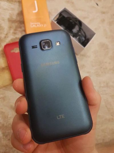 Лот: 10907779. Фото: 1. Samsung Galaxy J1 состояние нового... Смартфоны