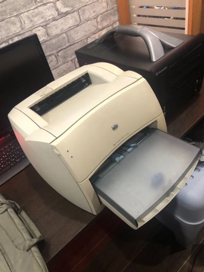 Лот: 17845307. Фото: 1. Принтер Hp LaserJet 1000 series. Лазерные принтеры