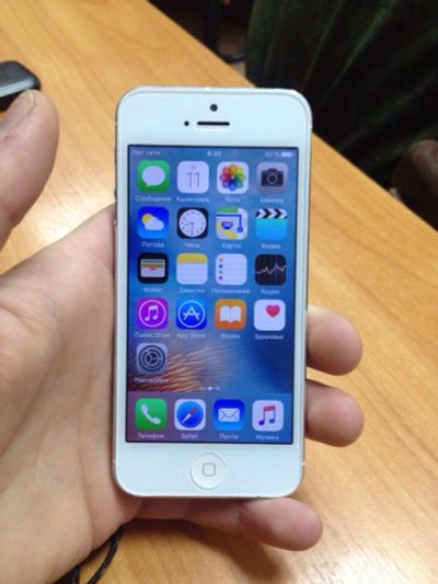 Лот: 6910534. Фото: 1. iPhone 5 16Gb white. Смартфоны