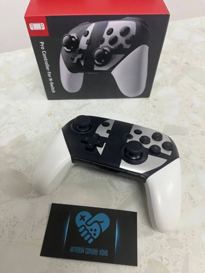Лот: 19587108. Фото: 1. Черно-Белый Nintendo Switch Pro... Аксессуары для игровых приставок, консолей, геймпады