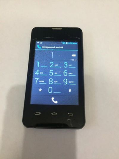 Лот: 11227904. Фото: 1. Prestigio 3350 черный. Смартфоны